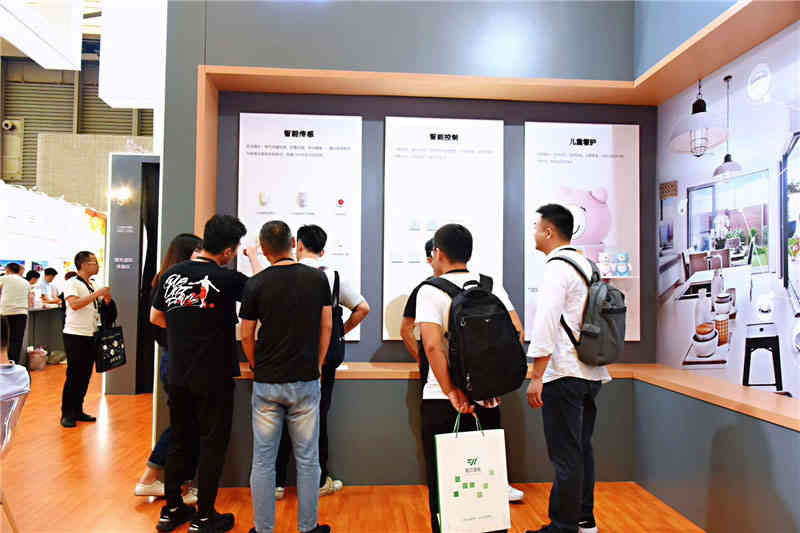 中盛新能源參展德國(guó)新慕尼黑展覽中心展覽設(shè)計(jì)展臺(tái)搭建3