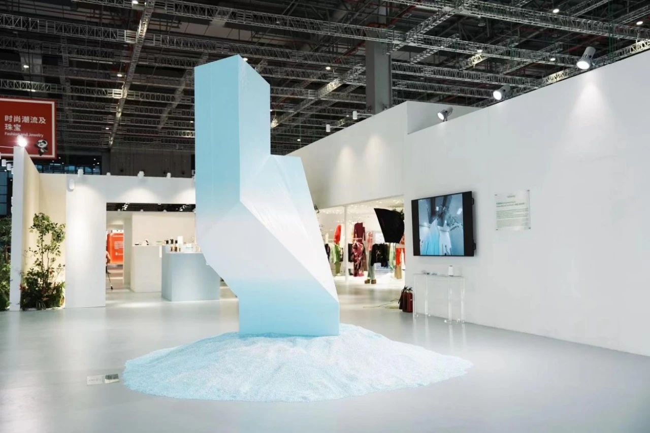 武漢展會設(shè)計(jì)搭建公司領(lǐng)你看最具有創(chuàng)意00家企業(yè)展臺的2023進(jìn)博會（百聯(lián)集團(tuán)展臺）4